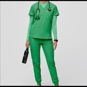 FIGS Catarina Scrub Top and Zamora Joggers - Safety Green Size Large